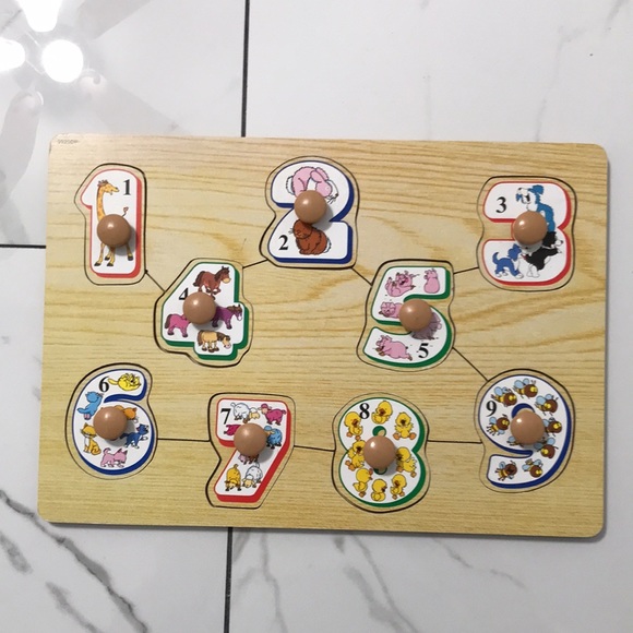 Chunky number puzzle with easy grab knobs - Picture 1 of 12